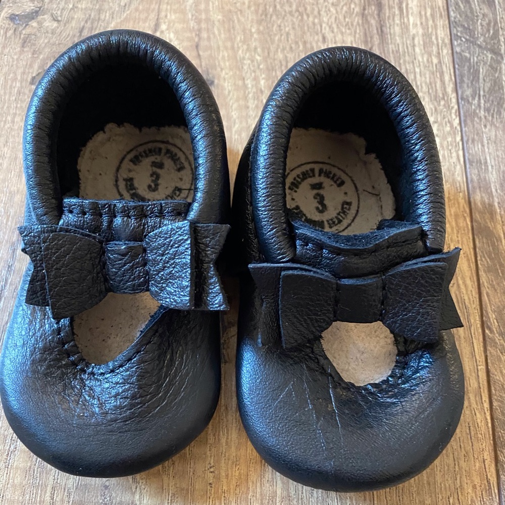 Freshly Picked Baby Moccasins bow shoes